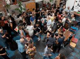 Vista del público asistente al 1º Encuentro Latinoamericano de Artes Escénicas 'Creando nuevos lazos' de OISTAT España durante la PQ19, Studio Alta, Praga.