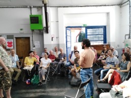 Reunión de la Subcomisión de Diseño de Iluminación, Kimmo Karjunen y Dinesh Yadav.