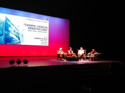 Mesa Redonda Cuerpo Espacio, Arquitectura, Moderadora Carmen Blasco Rodriguez, participantes Lucia Jalón, Juan Ruesga y Pablo Berzal.
